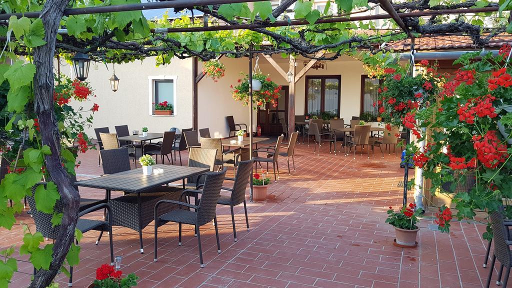 Forró Motel&Bauer Bistro Roszke Exterior foto